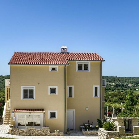 Haus Lilli Mit Pool Apartment Ražanac Екстериор снимка