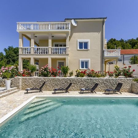 Haus Lilli Mit Pool Apartment Ražanac Екстериор снимка