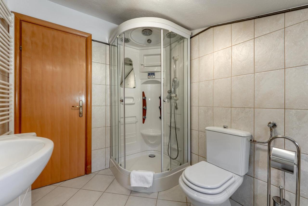 Haus Lilli Mit Pool Apartment Ražanac Екстериор снимка