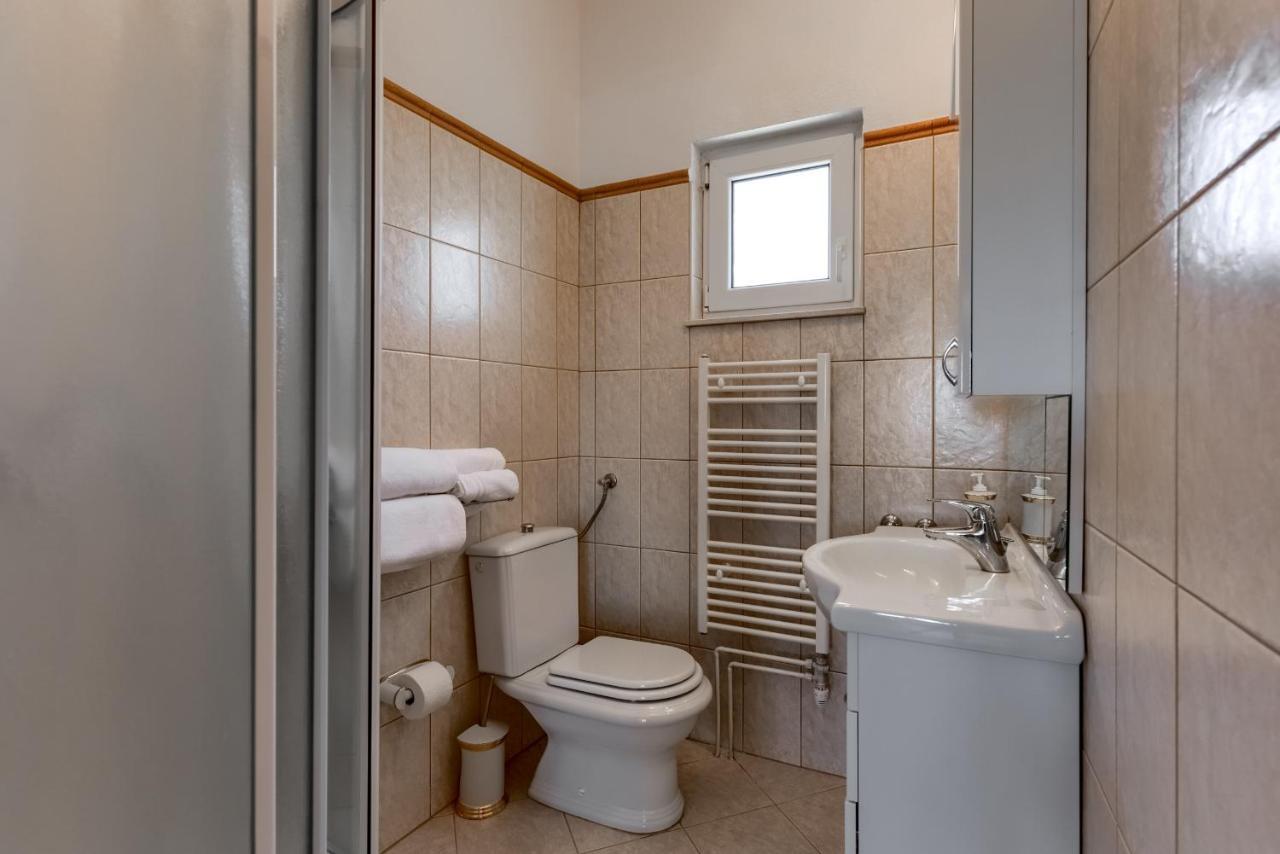Haus Lilli Mit Pool Apartment Ražanac Екстериор снимка