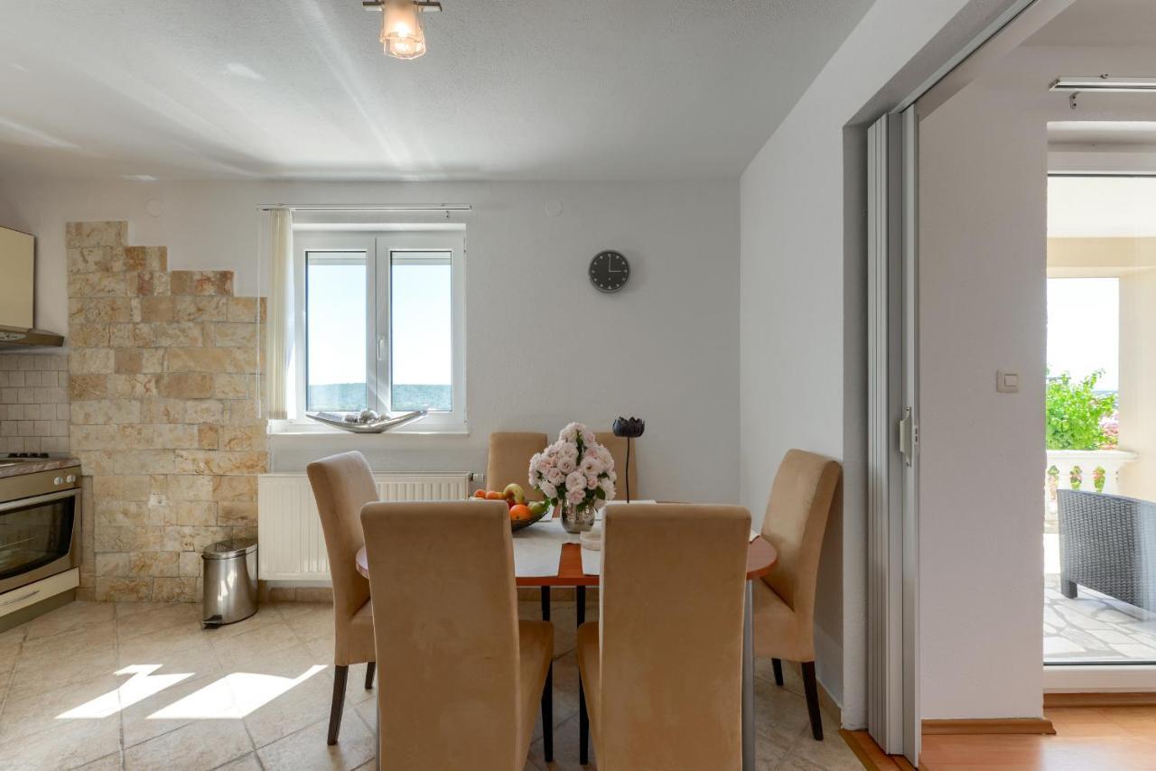 Haus Lilli Mit Pool Apartment Ražanac Екстериор снимка