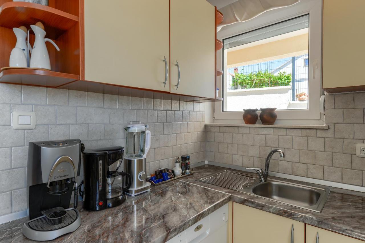 Haus Lilli Mit Pool Apartment Ražanac Екстериор снимка