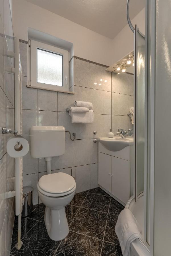 Haus Lilli Mit Pool Apartment Ražanac Екстериор снимка