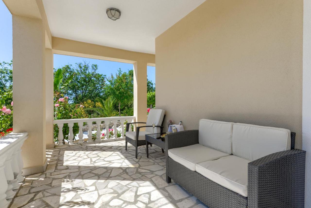 Haus Lilli Mit Pool Apartment Ražanac Екстериор снимка