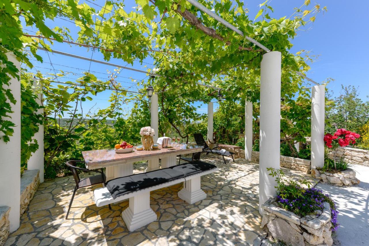 Haus Lilli Mit Pool Apartment Ražanac Екстериор снимка