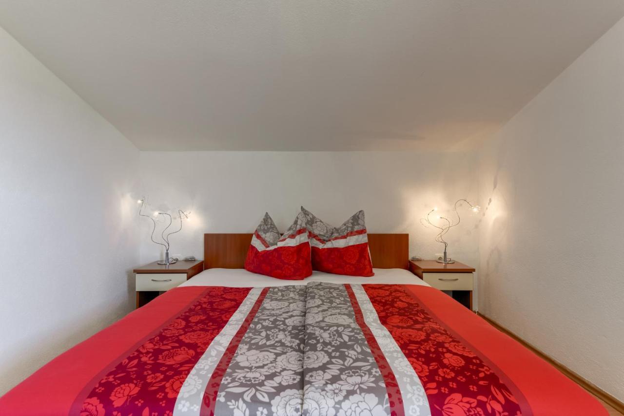 Haus Lilli Mit Pool Apartment Ražanac Екстериор снимка