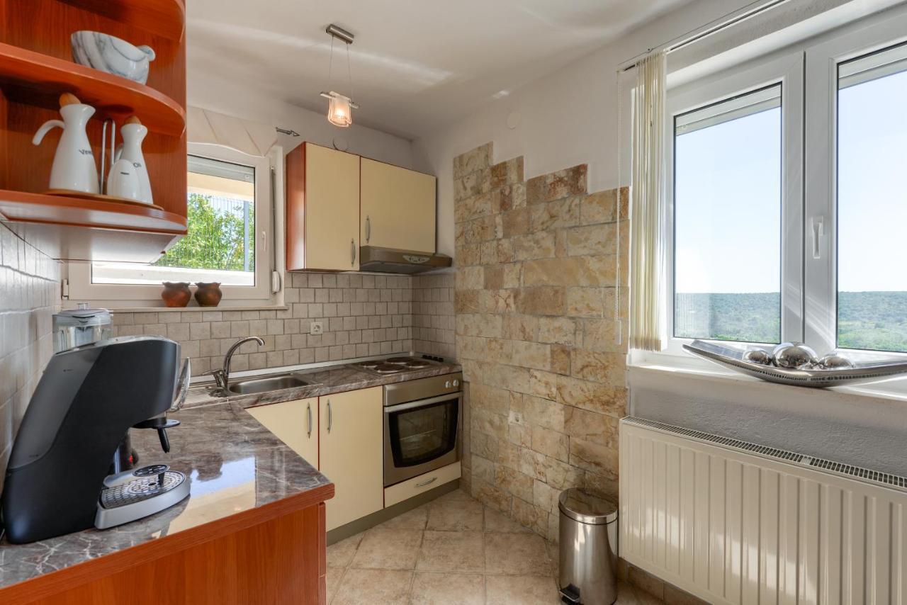 Haus Lilli Mit Pool Apartment Ražanac Екстериор снимка