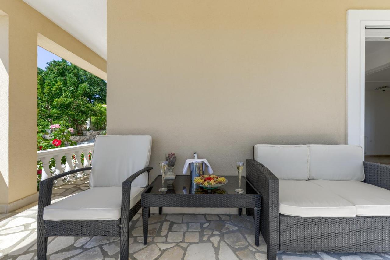 Haus Lilli Mit Pool Apartment Ražanac Екстериор снимка