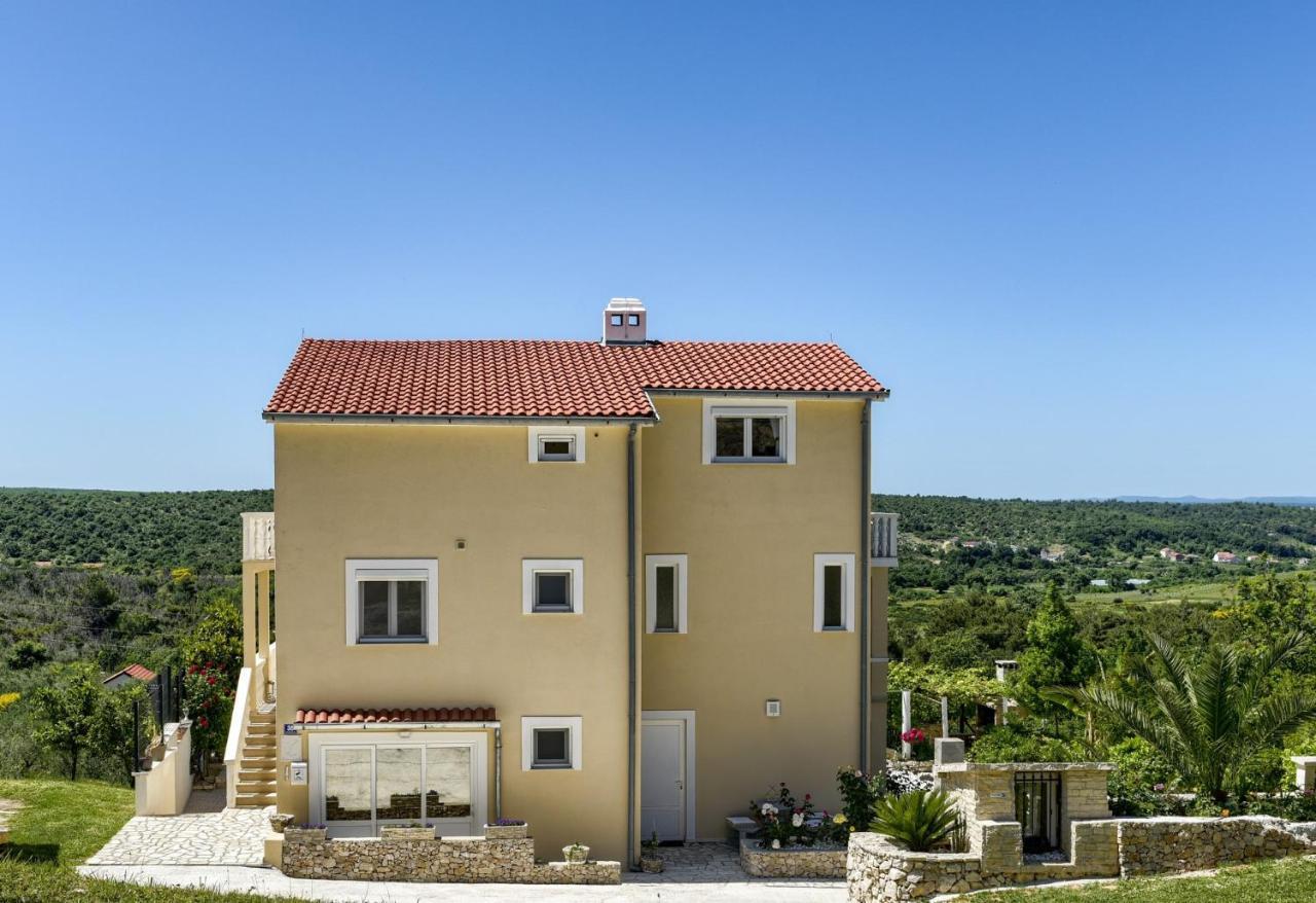 Haus Lilli Mit Pool Apartment Ražanac Екстериор снимка