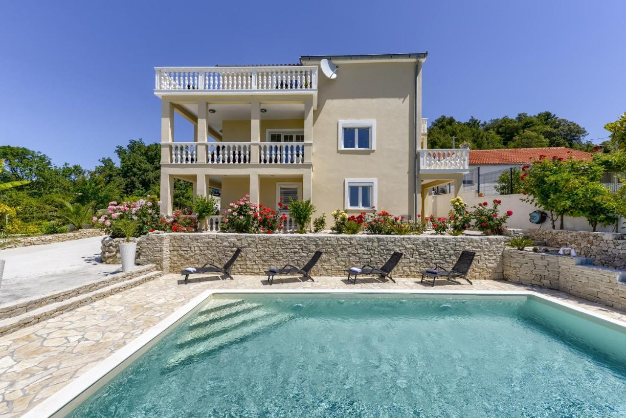 Haus Lilli Mit Pool Apartment Ražanac Екстериор снимка