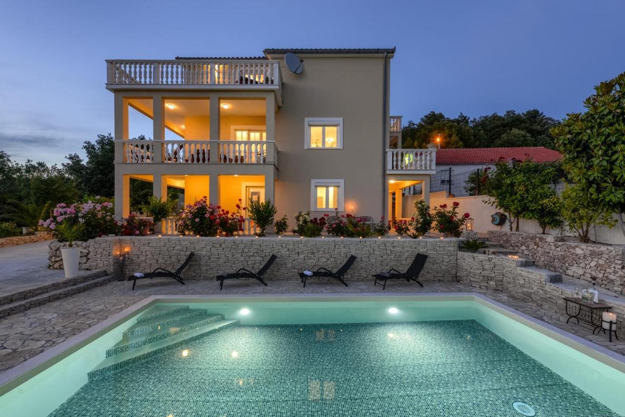 Haus Lilli Mit Pool Apartment Ražanac Екстериор снимка